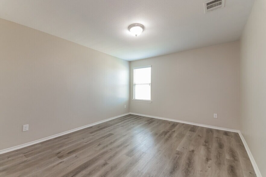 Building Photo - 1405 Granite Path