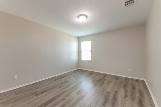 Building Photo - 1405 Granite Path