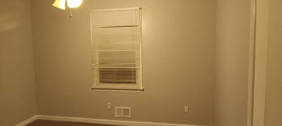 Building Photo - Room in House on Batiste Garden Cir