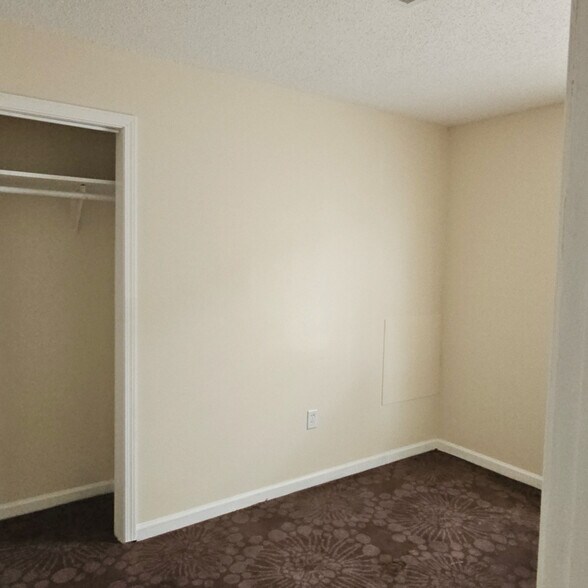 Building Photo - 8813 Fig St
