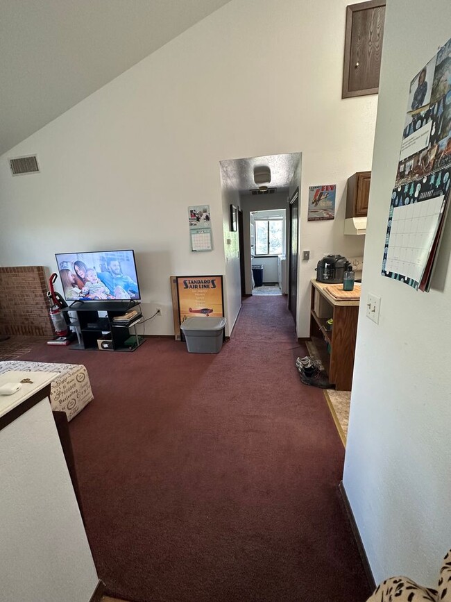 Primary Photo - 93 Meadowood Dr