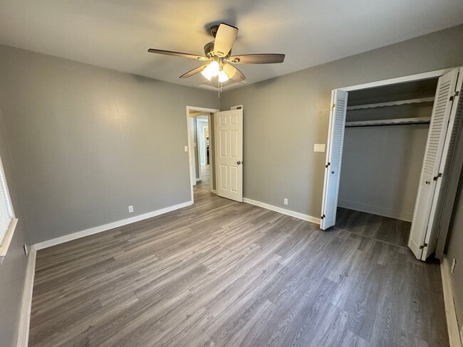 Building Photo - short term lease available