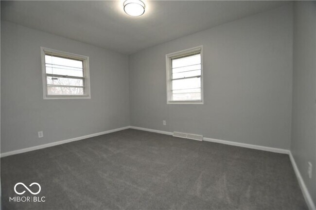 Building Photo - 5820 E 40th St