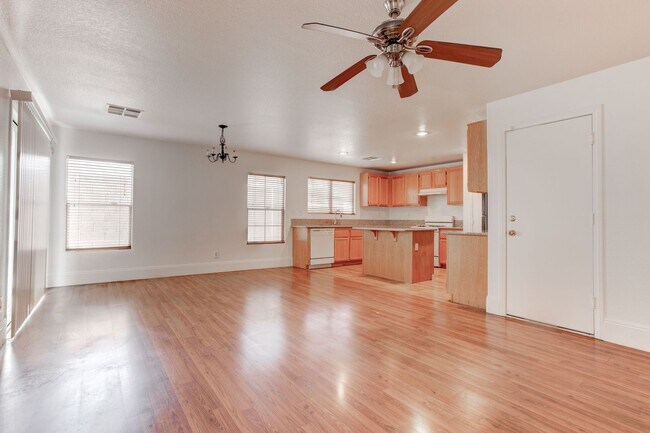 Building Photo - 1195 S Sweet Orange St