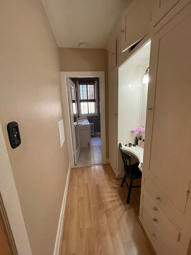 Building Photo - 315 W 3rd St