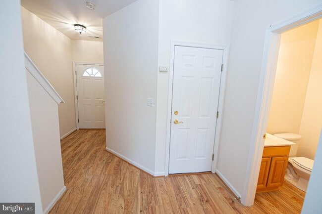 Building Photo - 438 Parkview Ct