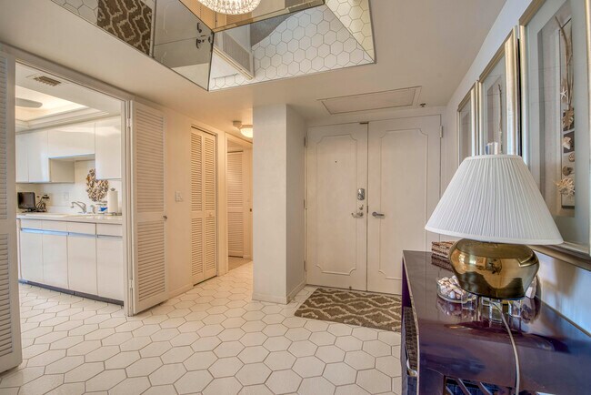 Building Photo - 5540 N Ocean Dr