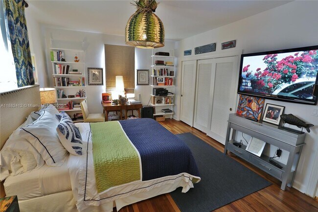 Building Photo - 2828 Segovia St