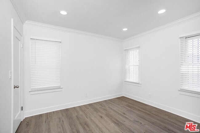 Building Photo - 5402 Monroe St