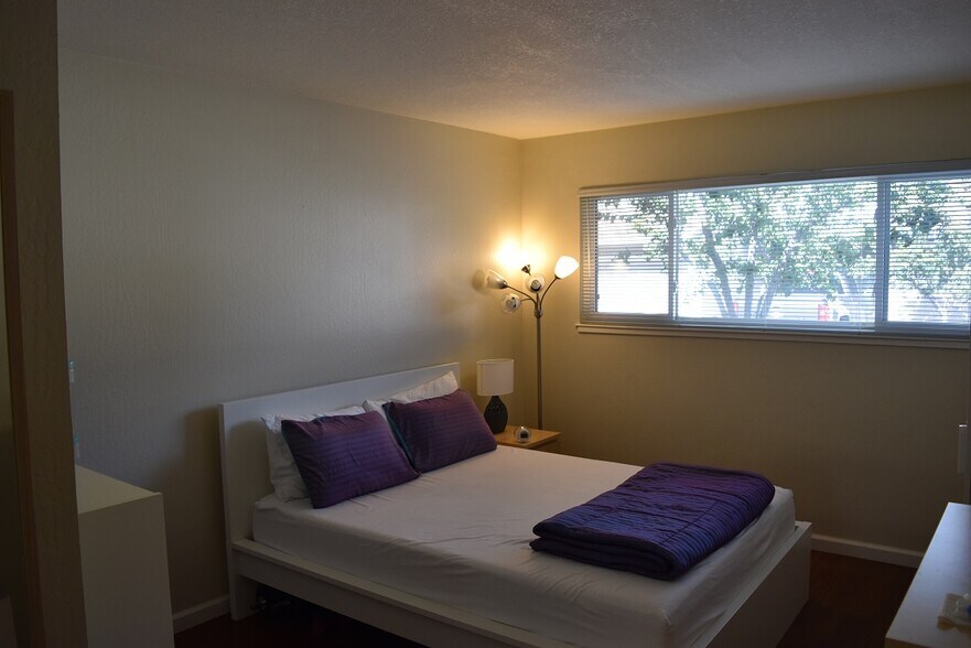 Building Photo - 497 Daisydell Court