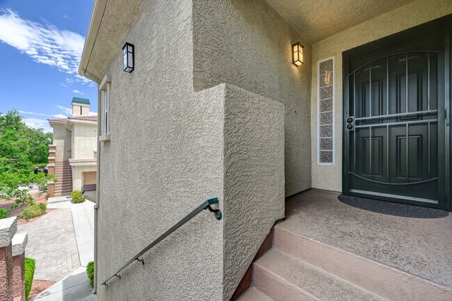 Building Photo - 10809 Garden Mist Dr