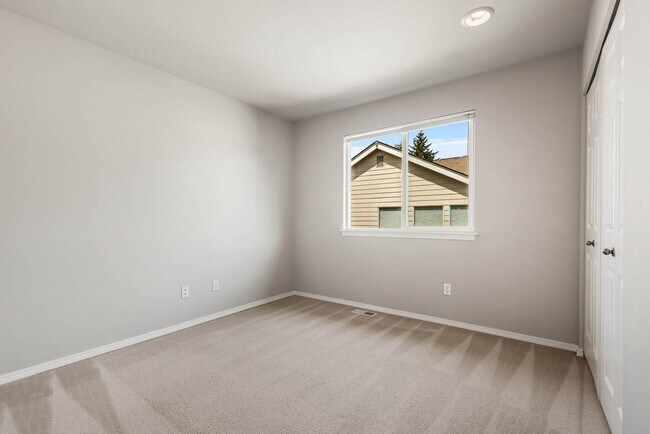 Building Photo - 14213 26th Ave W