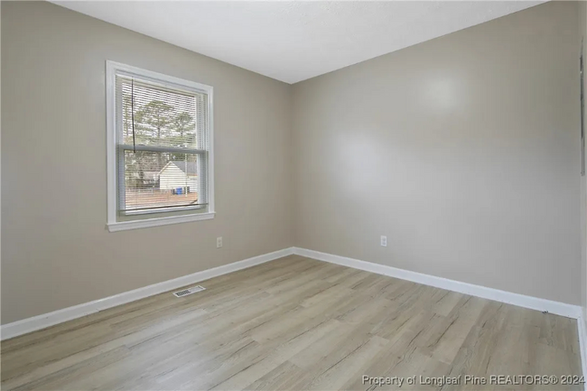 Building Photo - 929 Hollydale Ln