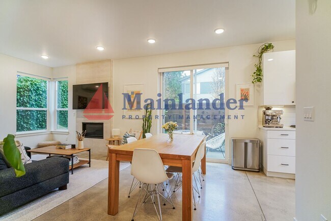 Building Photo - Modern Living in the Heart of Richmond, Just Blocks from Division Street This Home will not last ...