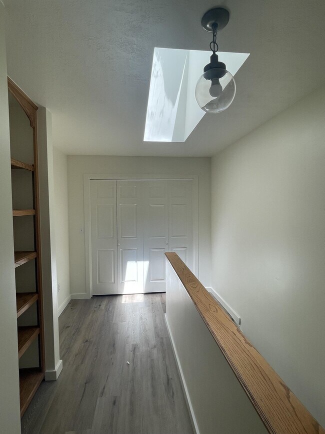 Building Photo - 1611 W Koch St