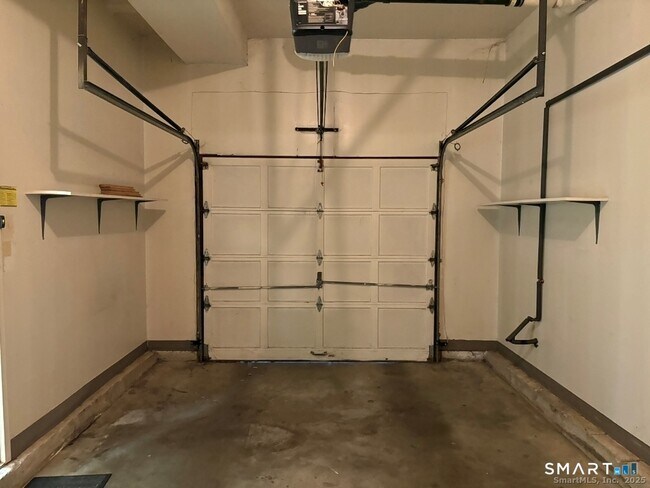 Building Photo - 924 Quinnipiac Ave