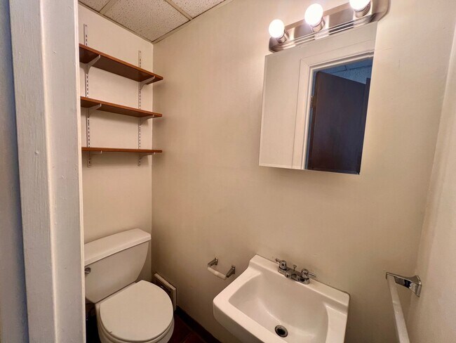 Building Photo - 1509 Hatteras St
