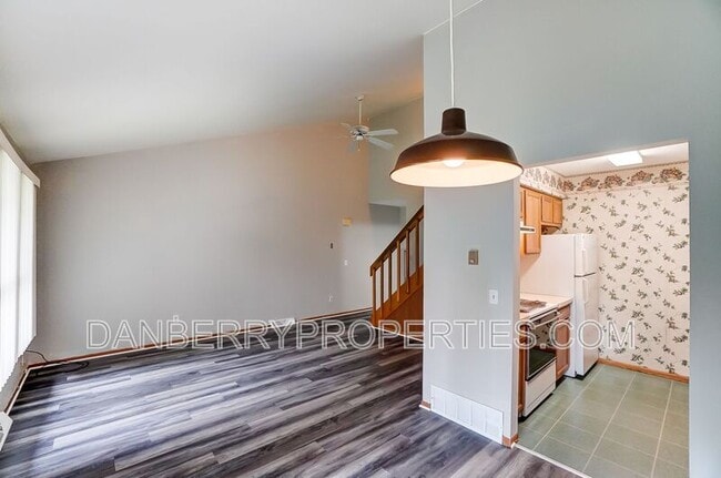 Building Photo - 3162 Kylemore Rd