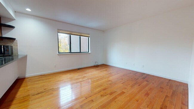 Building Photo - 602 Sanderling Ct