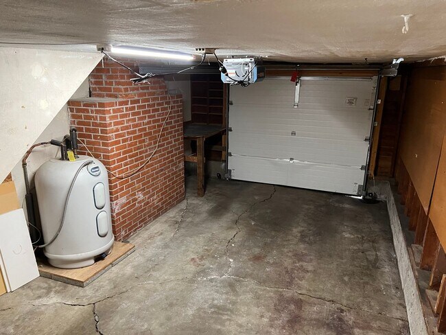 Building Photo - 3 Bedroom House in Southwest Eugene