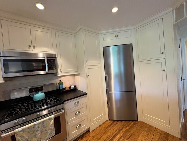 Building Photo - 111 Kestrel Ct