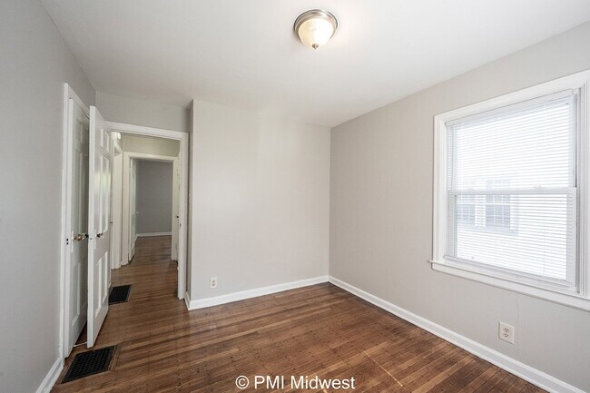Building Photo - "Charming 2-Bed Home with Gleaming Hardwoo...