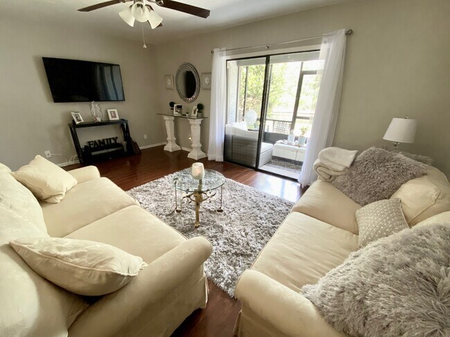 Building Photo - 251 Orange Grove Dr