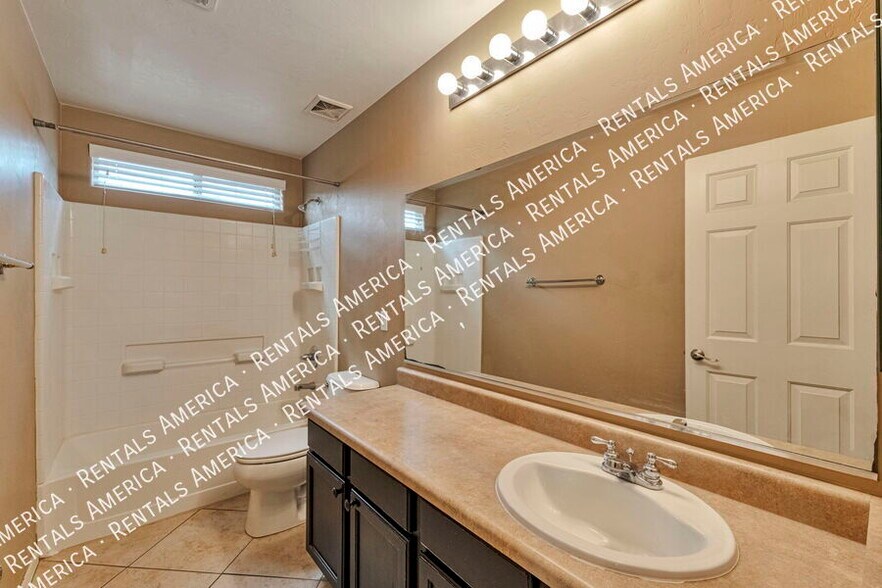 Building Photo - 445 W Corte Planga