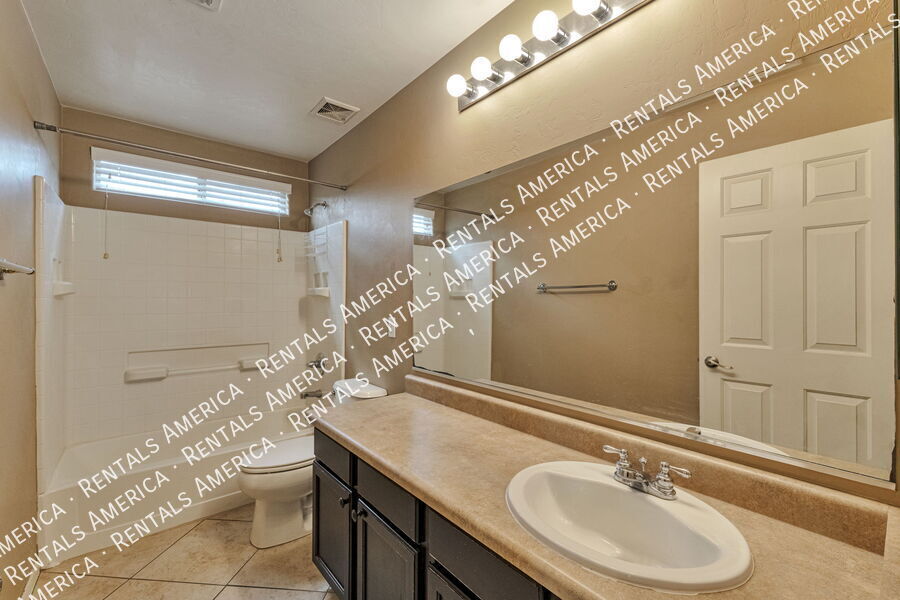 Building Photo - 445 W Corte Planga