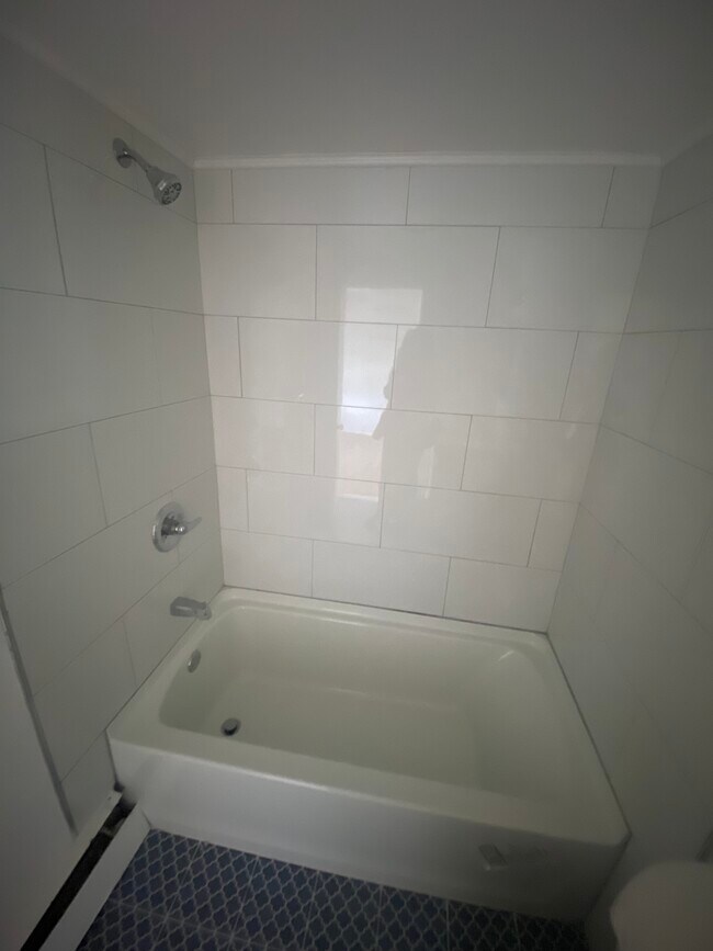 Building Photo - 1630 N Pontiac Trl