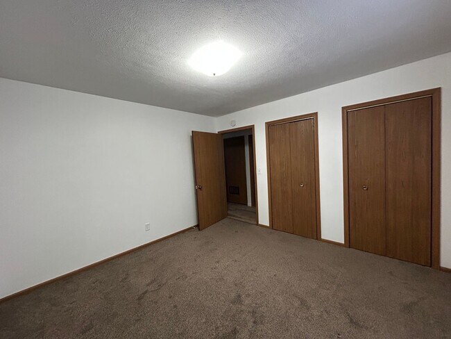 Building Photo - 917 N Clay St