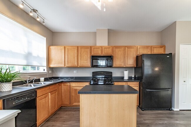 Building Photo - 200 Rosehall Dr