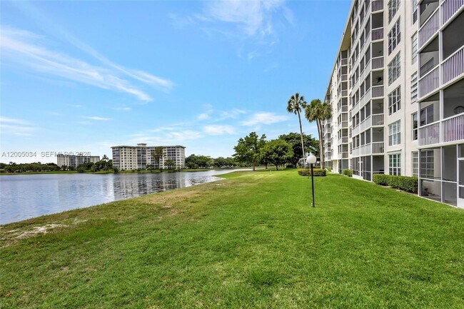 Building Photo - 3091 N Course Dr