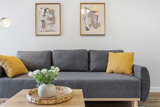 Building Photo - 2121 Hepburn St