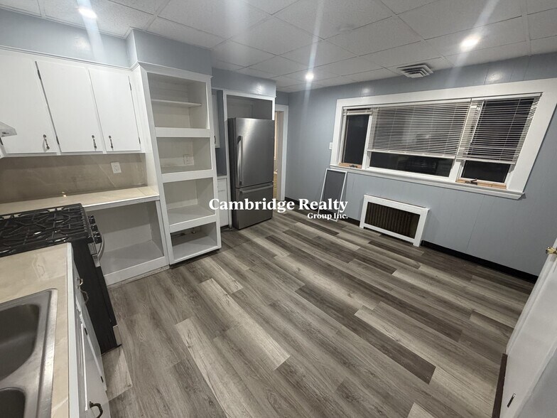 Building Photo - 63 Whitman St