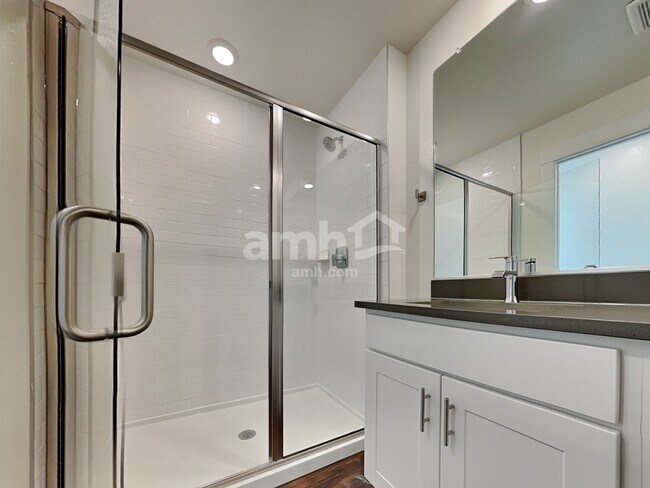 Building Photo - 3985 Ryedale Wy