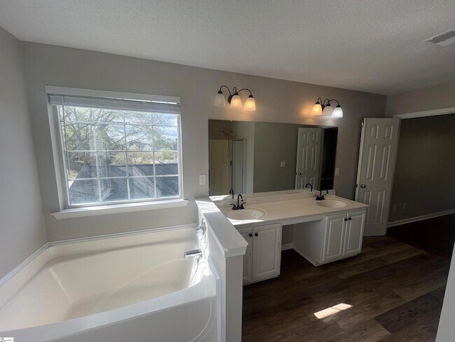 Building Photo - 522 Peach Grove Pl