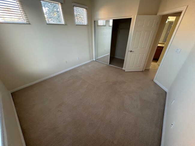 Building Photo - ADORABLE 2 BEDROOM 2 BATHROOM CONDO LOCATED IN A GATED COMMUNITY