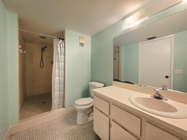 Building Photo - 2112 S Cypress Bend Dr