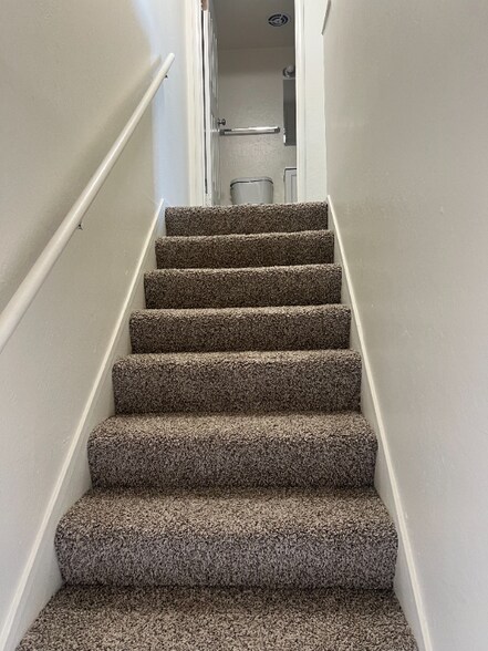 Building Photo - 240 Holly St