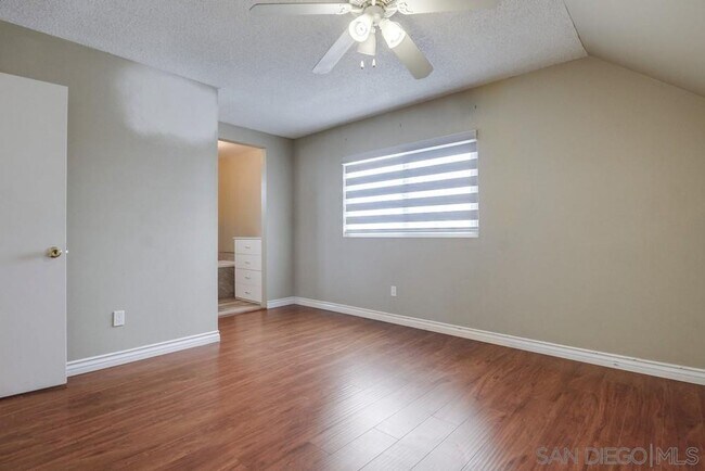 Building Photo - 5 bedroom Home with Large Private Yard