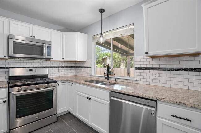Building Photo - 13205 Bourbon St