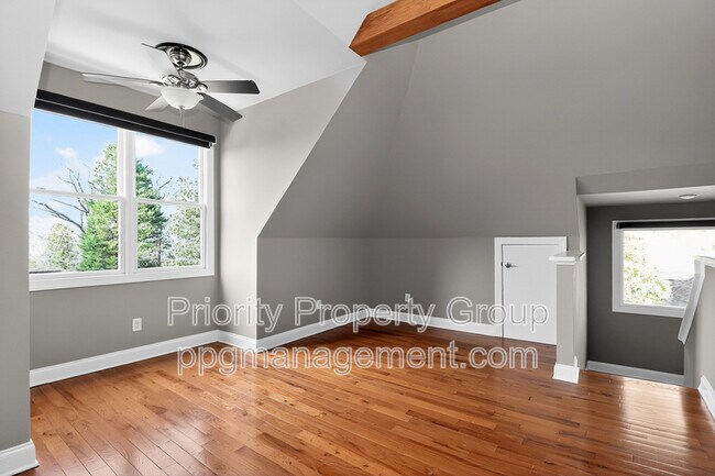 Building Photo - 16205 Riverpointe Dr