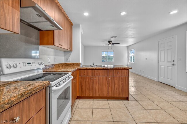 Building Photo - 3037 Aloha Ave