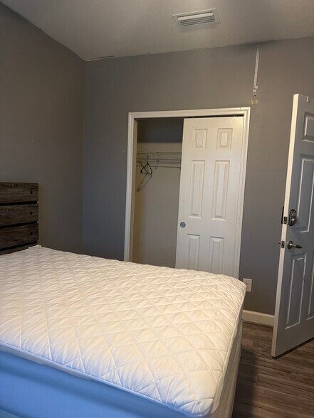 With closet - 10433 Waterstone Dr