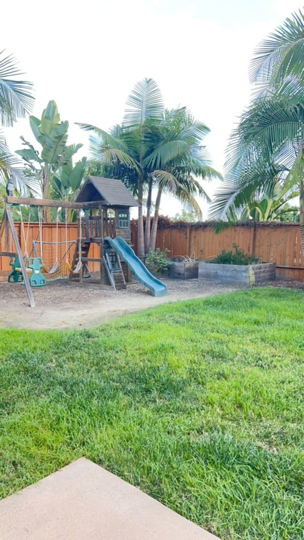Building Photo - Beautiful Home Located in the very desirab...