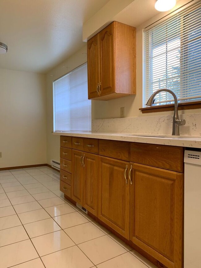 Building Photo - Beautiful Updated 3 Bed 1 3/4 Bath Rambler...