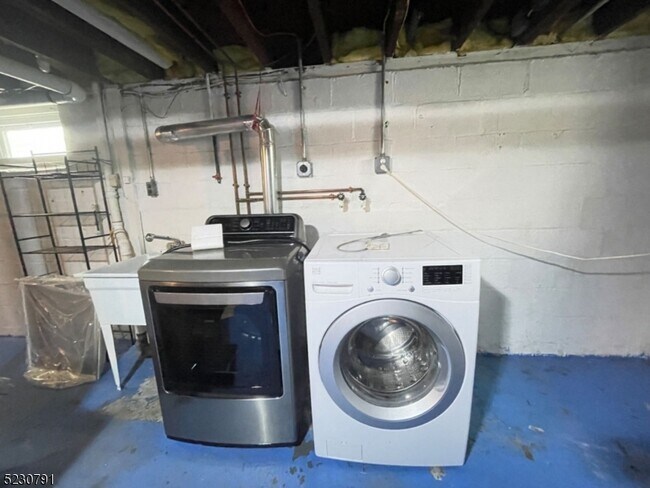 Building Photo - 39 Hillman Dr