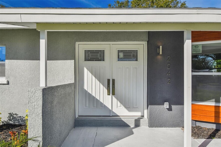 Building Photo - 2042 Craft Ln