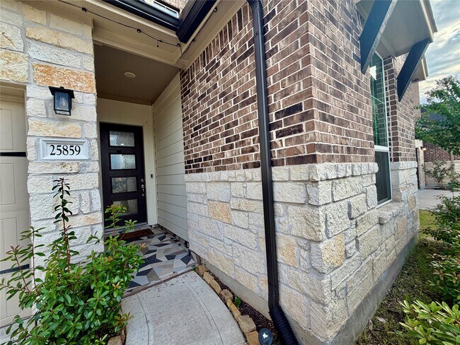 Building Photo - 25859 Rippey Gln Dr